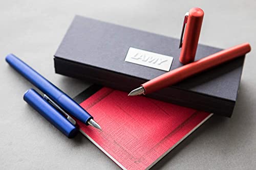 LAMY Aion 077 – Pluma estilográfica moderna en color azul oscuro de una carcasa de aluminio sin costuras – Superficie cepillada giratoria – Pluma M