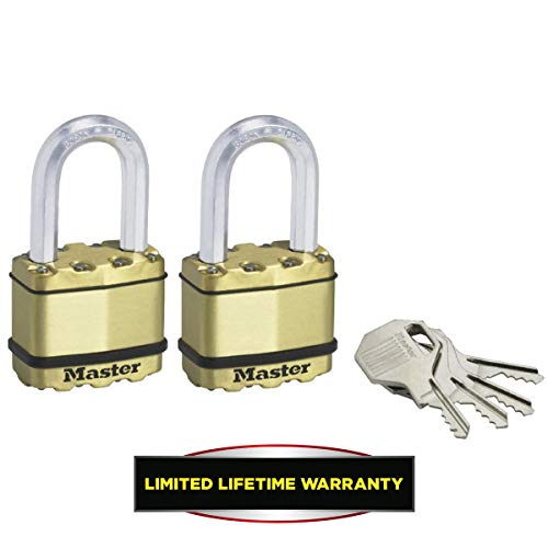 MASTER LOCK Candado Alta Seguridad [Llaves] [Acero Laminado y Acabado en Latón] [Exterior] [Arco M] [Lote de 2] M5BEURTLF - Ideal para Portales, Garages, Sótanos