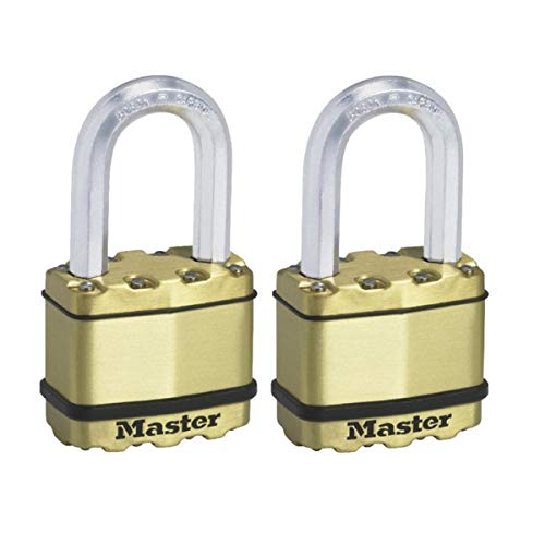 MASTER LOCK Candado Alta Seguridad [Llaves] [Acero Laminado y Acabado en Latón] [Exterior] [Arco M] [Lote de 2] M5BEURTLF - Ideal para Portales, Garages, Sótanos