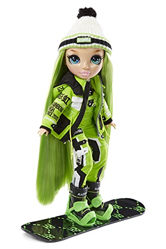 Rainbow High Winter Break Jade Hunter-Muñeca de Moda Verde con 2 atuendos, Equipo de Nieve y Pedestal-Incluye esquís, Patines, Accesorios y más-Edad: 6+ años, Color (574781C3)