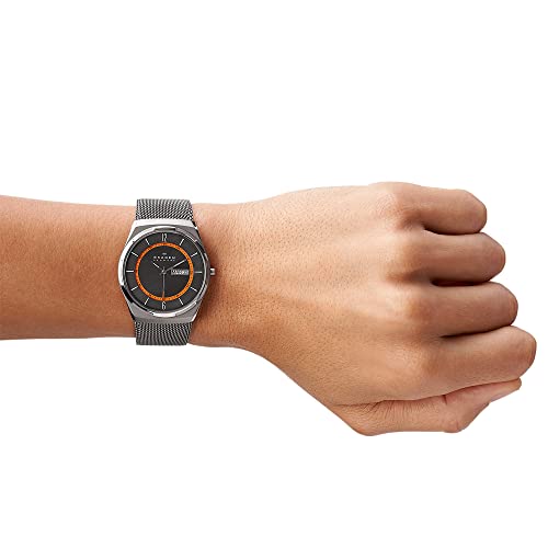 Reloj Skagen Melbye de tres manecillas para hombre, tamaño de caja de 40 mm, al menos 50% de acero inoxidable reciclado