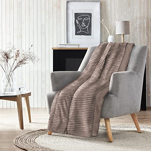 Victorio & Lucchino Manta Plaid Canale con Borreguito Sherpa al Tono - Manta Suave para el Sofa o para Cama (VL-80510) (220x240cm, Camel)