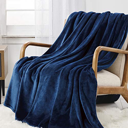 WAVVE Manta Franela Reversible 130x150 cm para Cama 80, Manta Pequeña de Sofá, 100% Microfibra, Suave, Caliente, Transpirable para Hogar, Oficina, Viaje (Azul Marino)