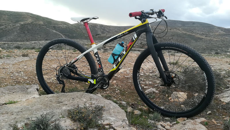 Bicicleta de montaña con horquilla rígida de 29