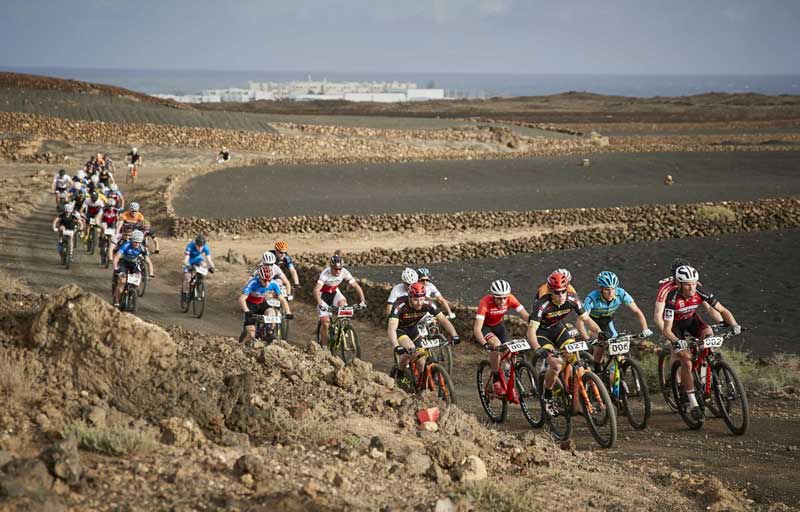 Pelotón en la 4 Stage Lanzarote